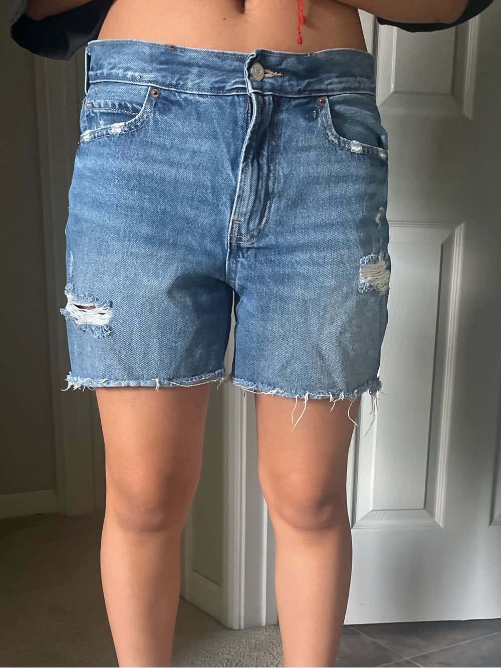 Old navy Classic Distressed Denim Shorts - Light Blue size 6